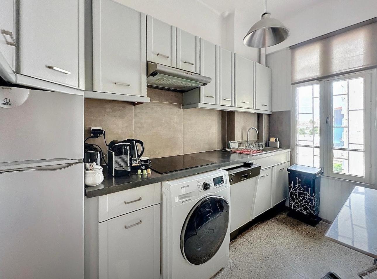 One Bedroom Steps Away From La Croisette And Palais Appartement *